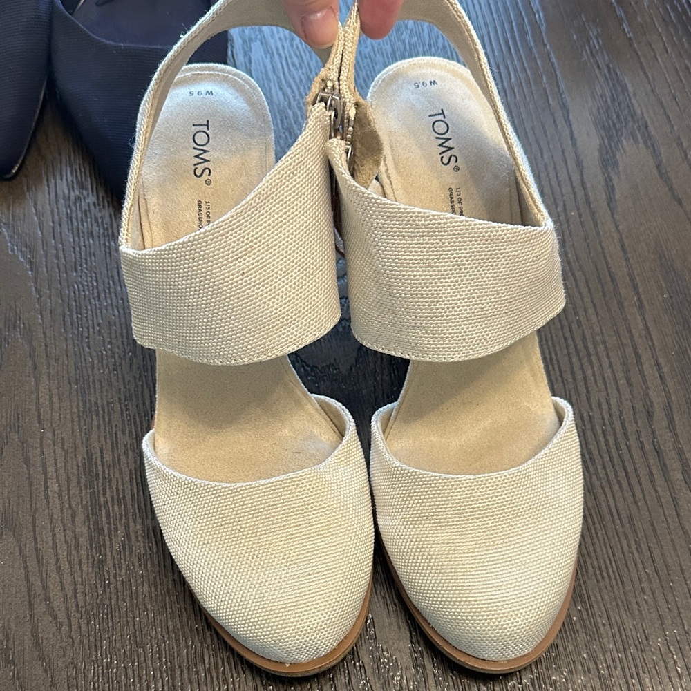 TOMS Women's Beige Canvas Wedges